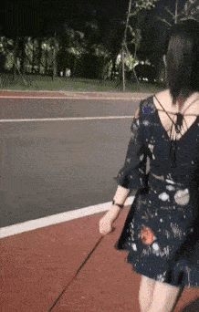 搞笑GIF:小姐姐,老夫掐指一算…你要火了