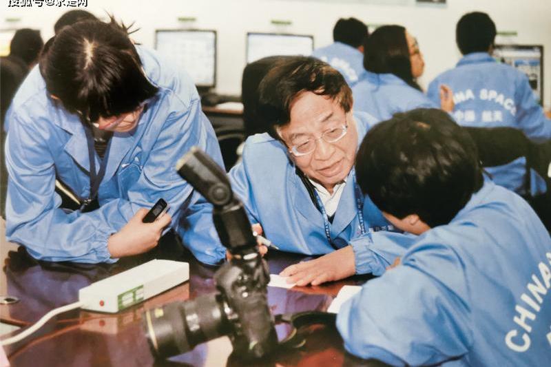 叶培建他主要从事卫星总体设计和信息处理研究工作,是嫦娥一号总设计
