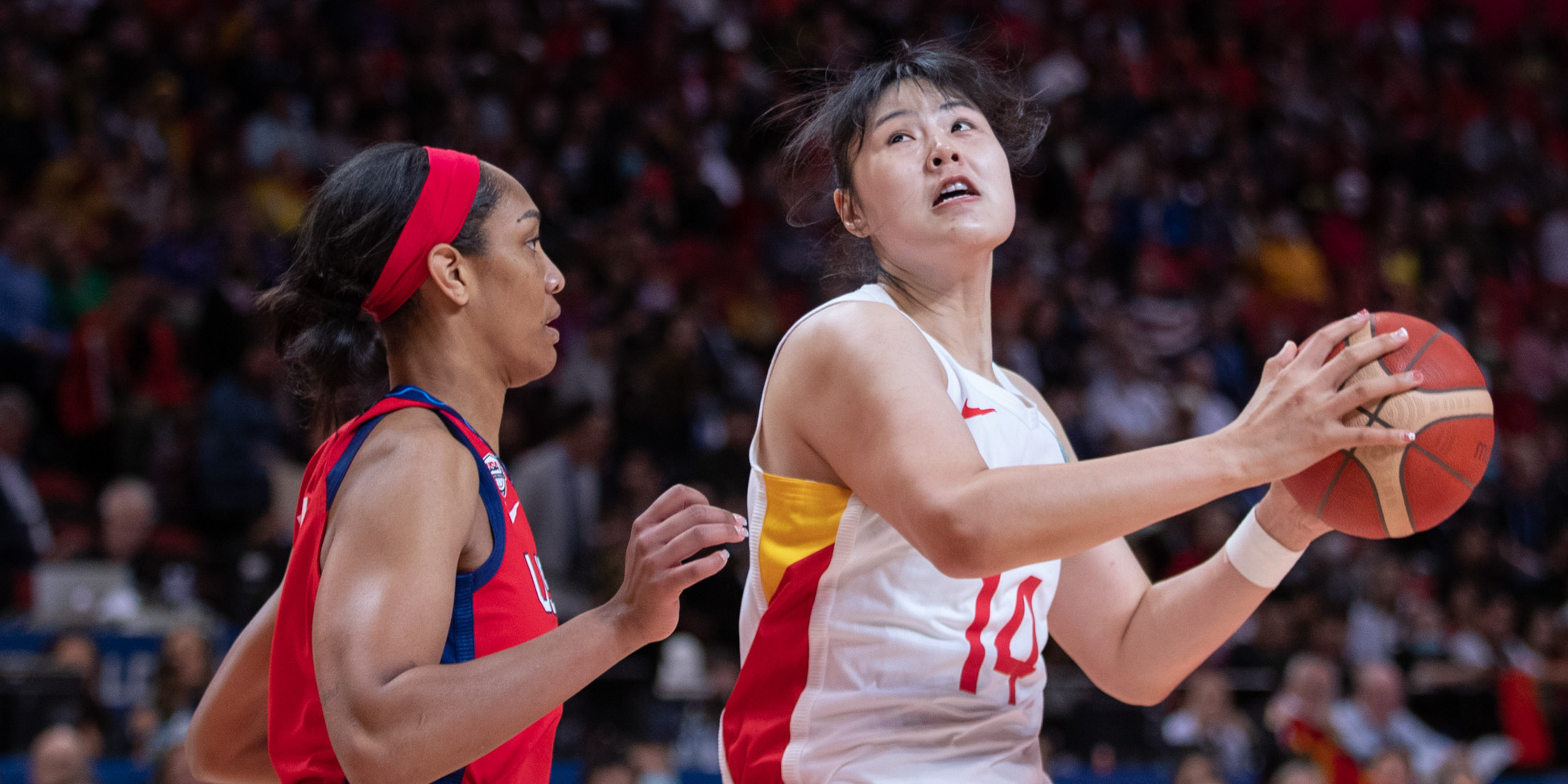 “无畏金兰 铿锵玫瑰” —— 中国女篮2022年女篮世界杯亚军之行 - 哔哩哔哩