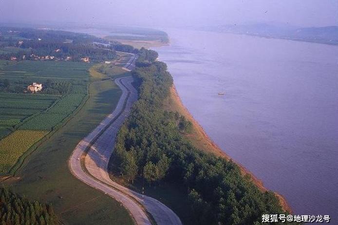 为什么长江的"荆江"河段,会形成头顶一江水的地上河?