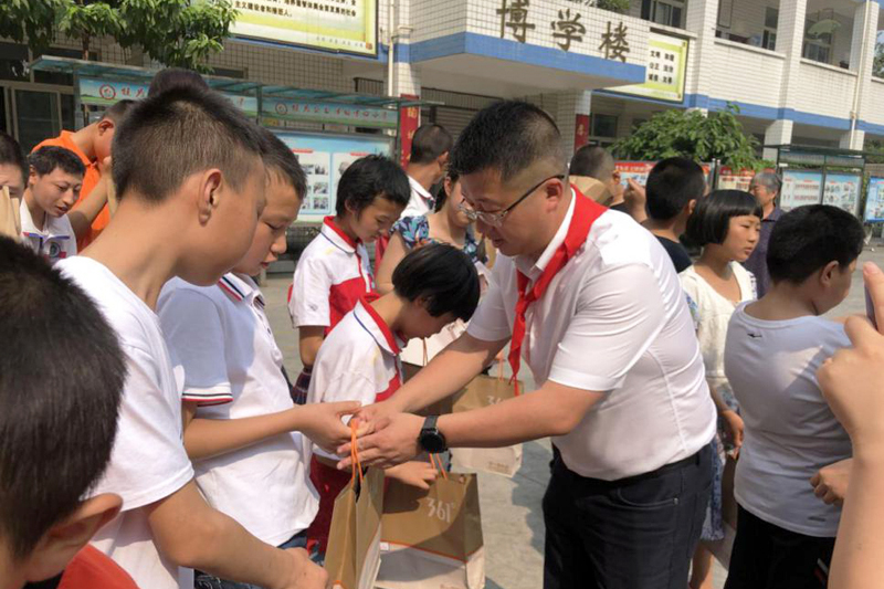 情暖"六一 乐山市犍为县特殊教育学生开心过节