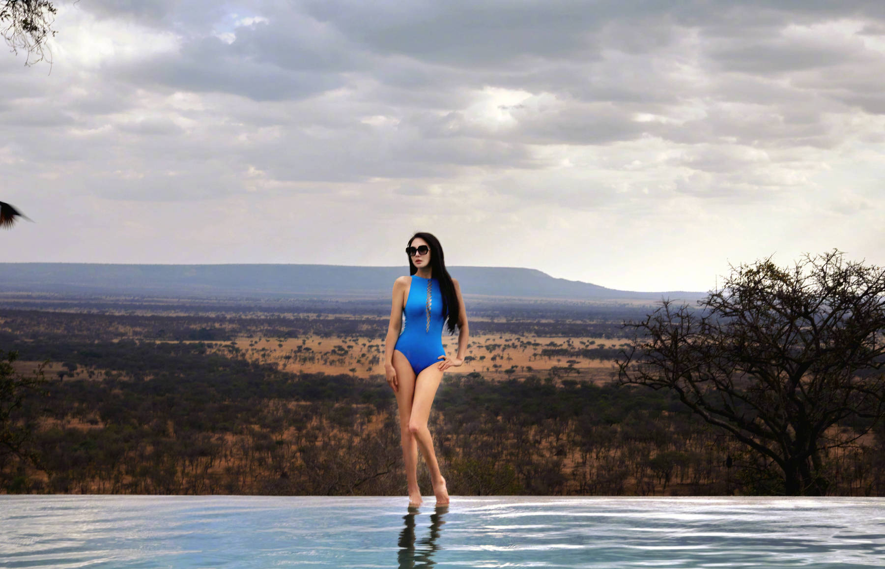 张雨绮晒清凉泳装照 大秀傲人身材事业线吸睛