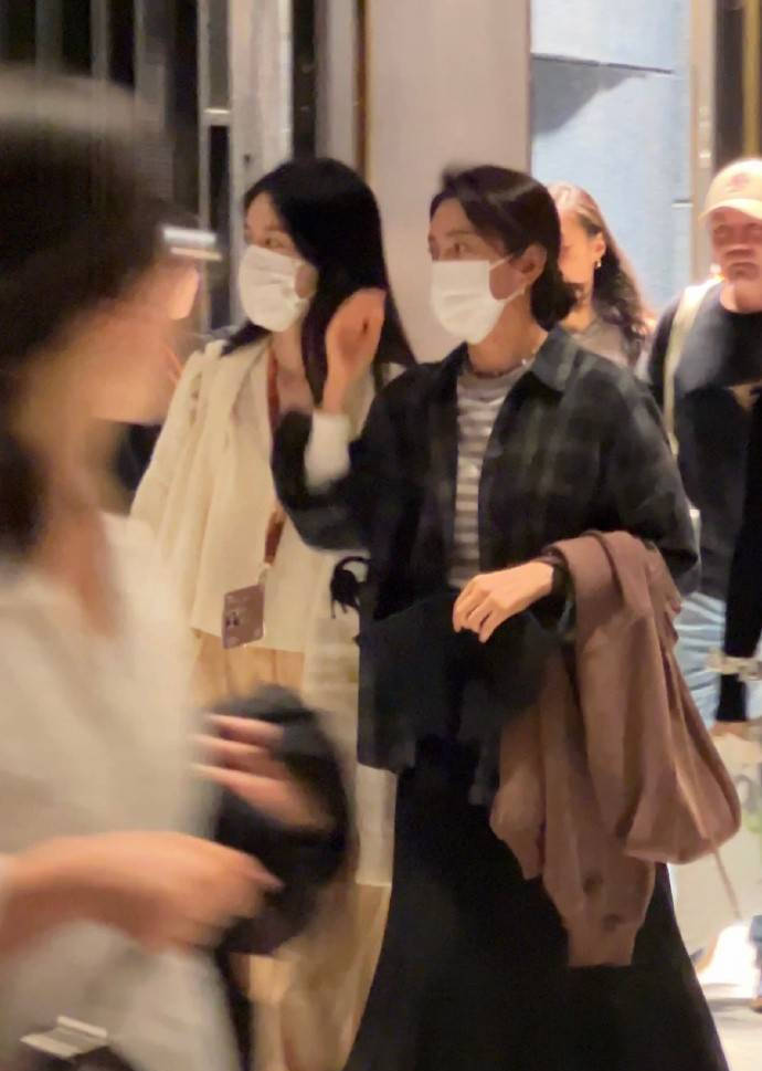 李冰冰周也同框合影 美女贴贴自拍画面太养眼