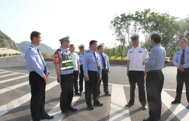 就预防道路交通事故工作,支队长高岭强调一是要认真贯彻落实好公安部