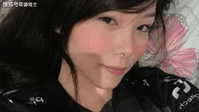 怎么自拍才能更火呢 efca1d7f3de24fd1b4fe9a9b94c01632.png