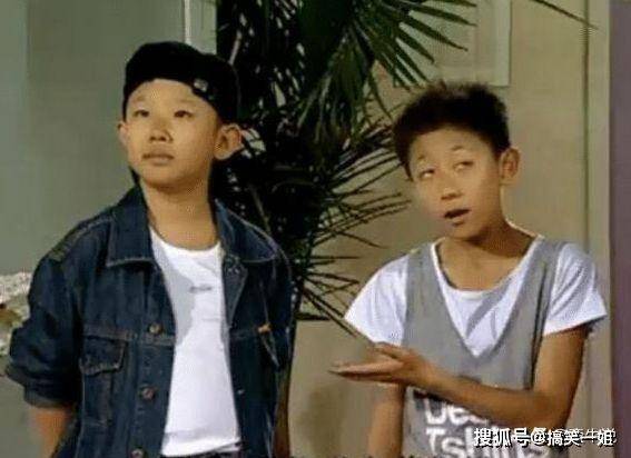 『妻子』三十五岁还像个孩子，和妻子站一块如同“母子”他是张一山同学九岁停止发育