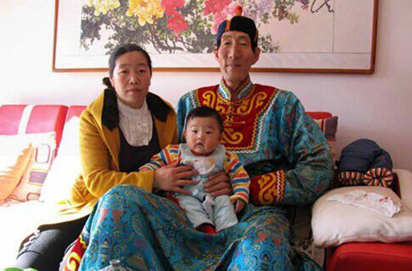 身高■如今娃长这样还记得中国第一巨人吗？婚后不顾医生反对生下儿子