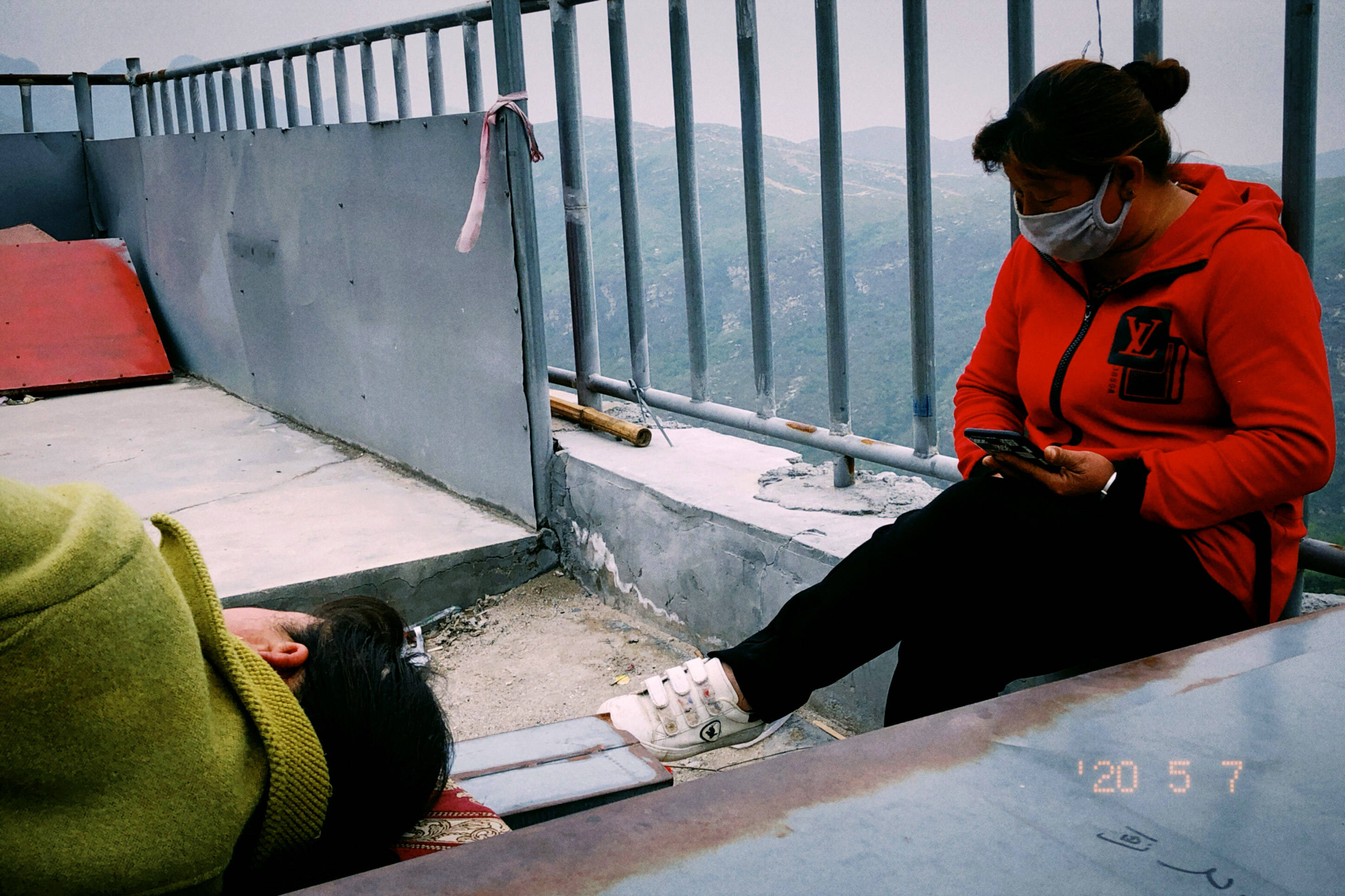 奶奶庙香客少,，承包者亏损严重