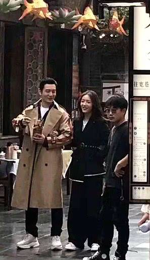 Baby接受杂志专访不提黄晓明，自曝哄睡小海绵后