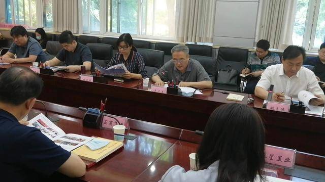 姚志伟,朱志刚,安惠萍,曹宪武,二七区慈善总会会长于广志出席座谈会
