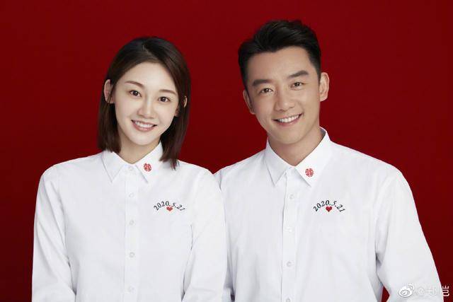 郑恺苗苗官宣结婚！晒甜蜜领证照，苗苗摸肚子
