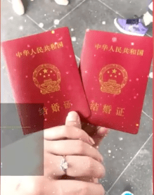 什么时候领证什么时候办婚礼 6efb7a952a7d462e80de1bcc84bd8a98.png