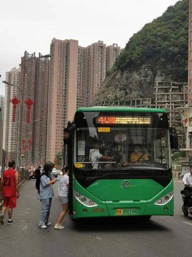 不扫码啦,贵阳坐公交还戴口罩吗?