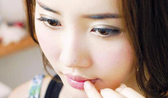 女人怎么化淡妆 ba9fef8e58984c2b92bef8b4aeae12ba.jpeg