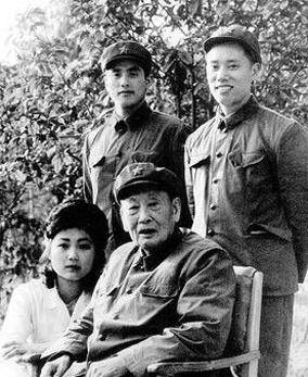 新疆生产建设兵团首任司令,1955年成为上将,但直到1982年才入党