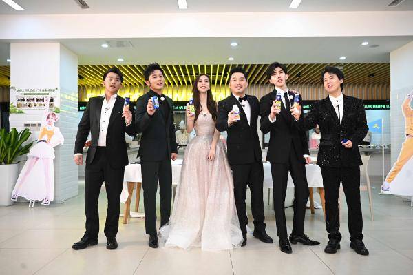 跑男第一季导演团队 bf7d6c28ea8f41b8be3a0cea1bf5417e.jpeg