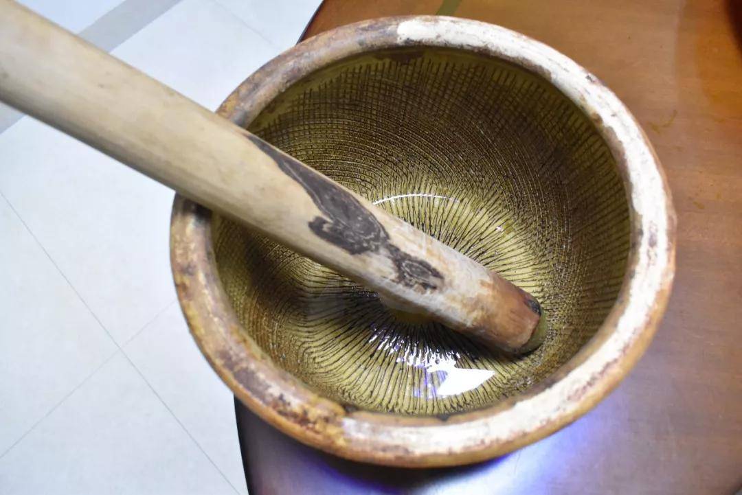 海丰美食一个钵的擂茶是很多海丰人的休闲时刻