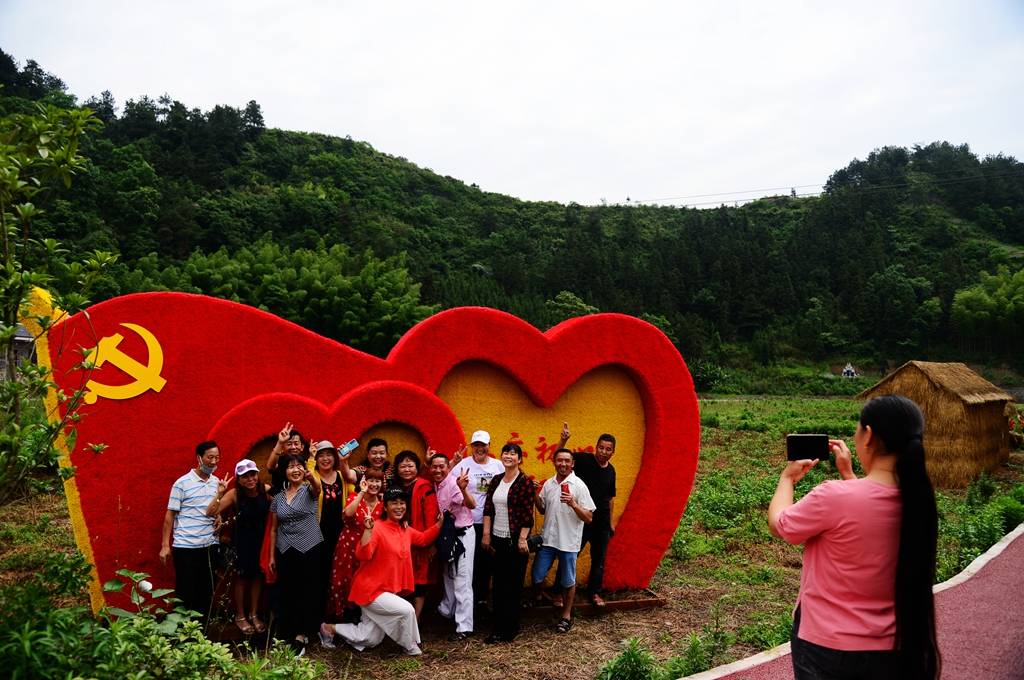 李家岗村红色景点成不少市民打卡地 邓道理 摄