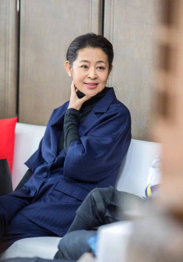 原创倪萍是他亲妹妹，他从小得到母亲偏爱，晚年让妹妹为母亲养老送终