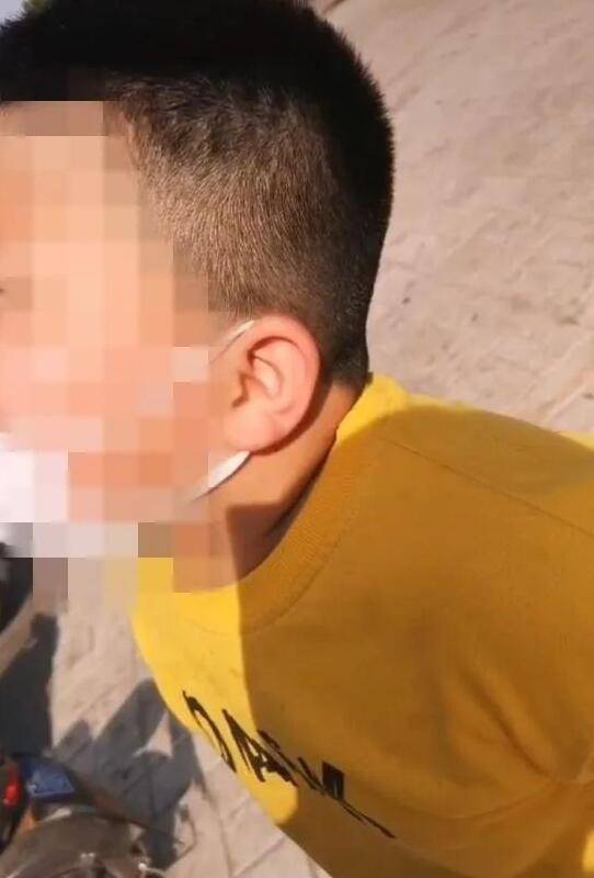 原创孩子高空泼墨水，父母做法引全网点赞：这才是给孩子最好的教育