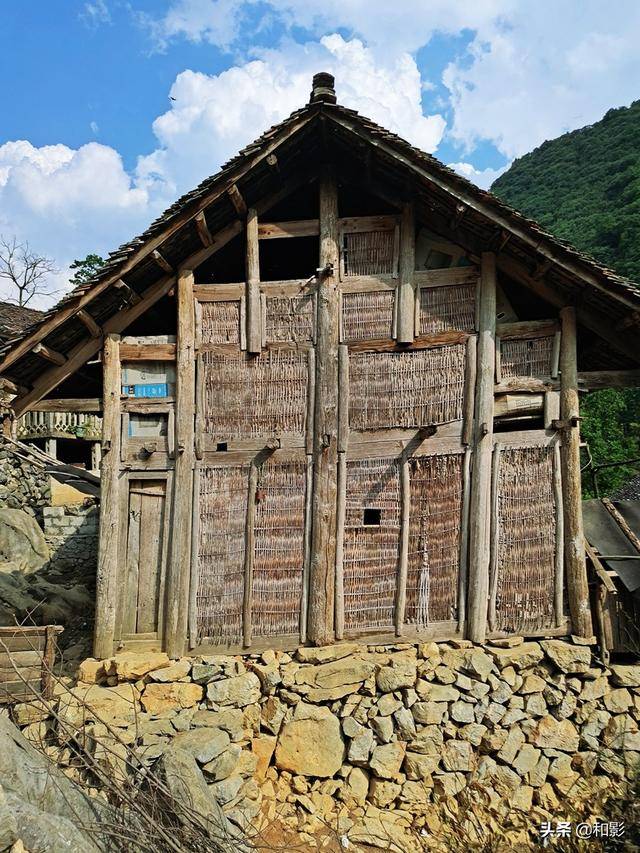 隆林德峨乡马弄寨:广西百色唯一的,最后的苗寨古木楼完整建筑群