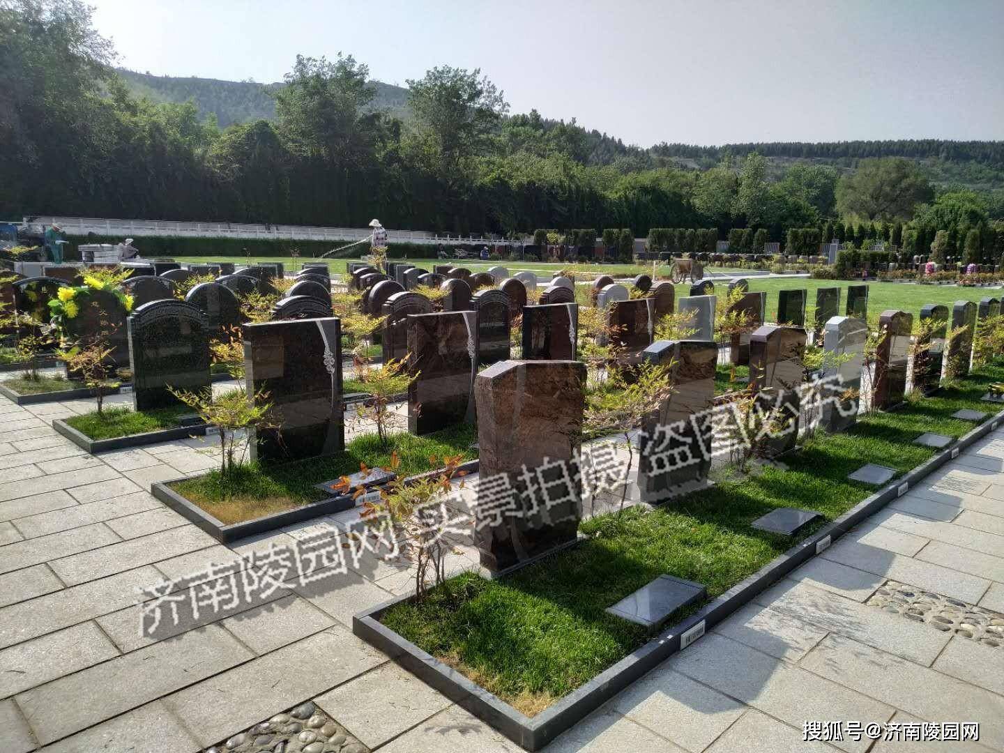 济南墓地下葬流程