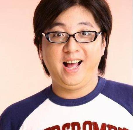 原创妻子因难产血崩，他却在低头玩手机，后突发脑瘤被指是报应
