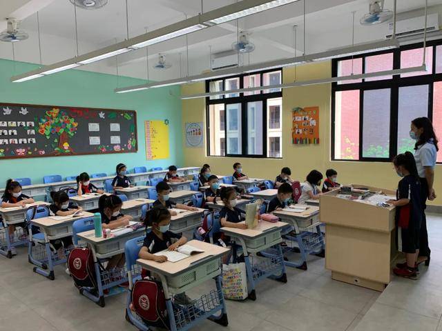 欢迎归来:华商外语实验学校小学生们返校复课啦