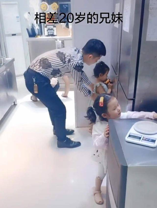 妹妹■妹妹现场与哥哥绝交,网友:女孩吃醋不分年龄哥哥抱了一下妹妹的“闺蜜”