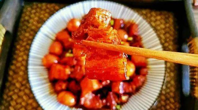 红烧肉怎么做才不会炸起来 c4b9dd881f8944918a7f57fbc9517340.jpeg