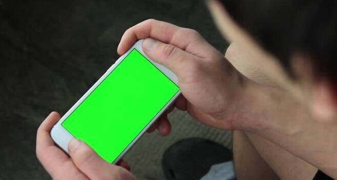 怎么样玩手机不伤手 c5cf10061b9d4b7cb87454688f169908.jpeg