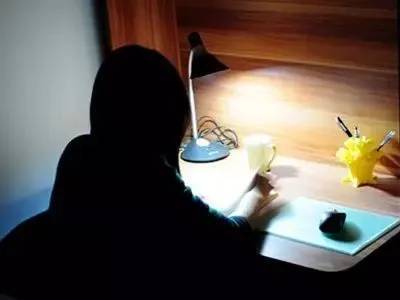 衡水中学举办成人礼！父亲的一张照片让无数高中生泪奔...