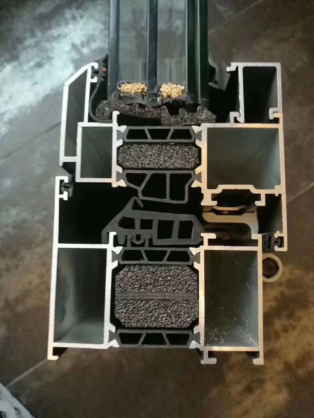 洛阳业主封阳台，千万别用断桥铝做推拉窗，价格不便宜，效果没达到