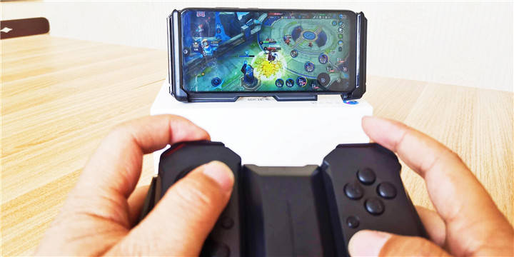 fps手机游戏手柄 2687e2fbb33143e68d0f86ed640405a5.jpeg