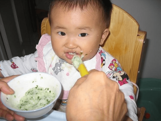 孩子|尤其第3种，很多宝妈还给娃买医生提醒：夏季少给娃碰4种水果