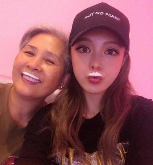 蜜糖与毒药 61b4cb9b9eff4d6b99b067321b0d59f4.jpeg