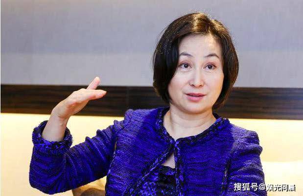 许晋亨的眼光，曾经的何超琼他不在意，如今的