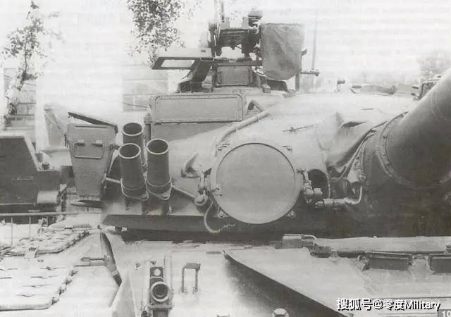 主炮安装了一门2a46型125毫米滑膛炮,与t-64一样,可以发射9m112"眼镜