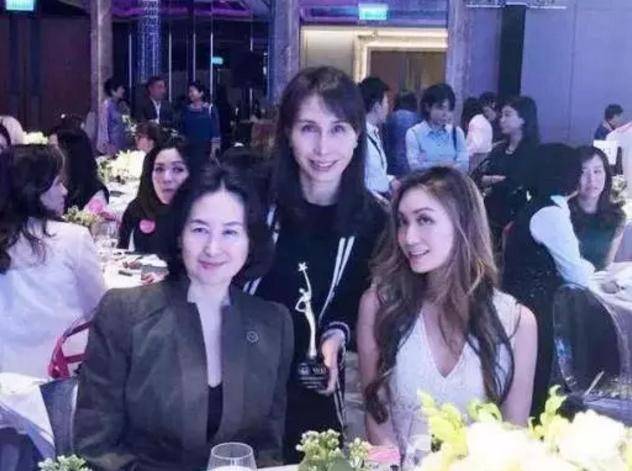 四房没戏唱？何超琼专访曝光，话里话外吐露赌