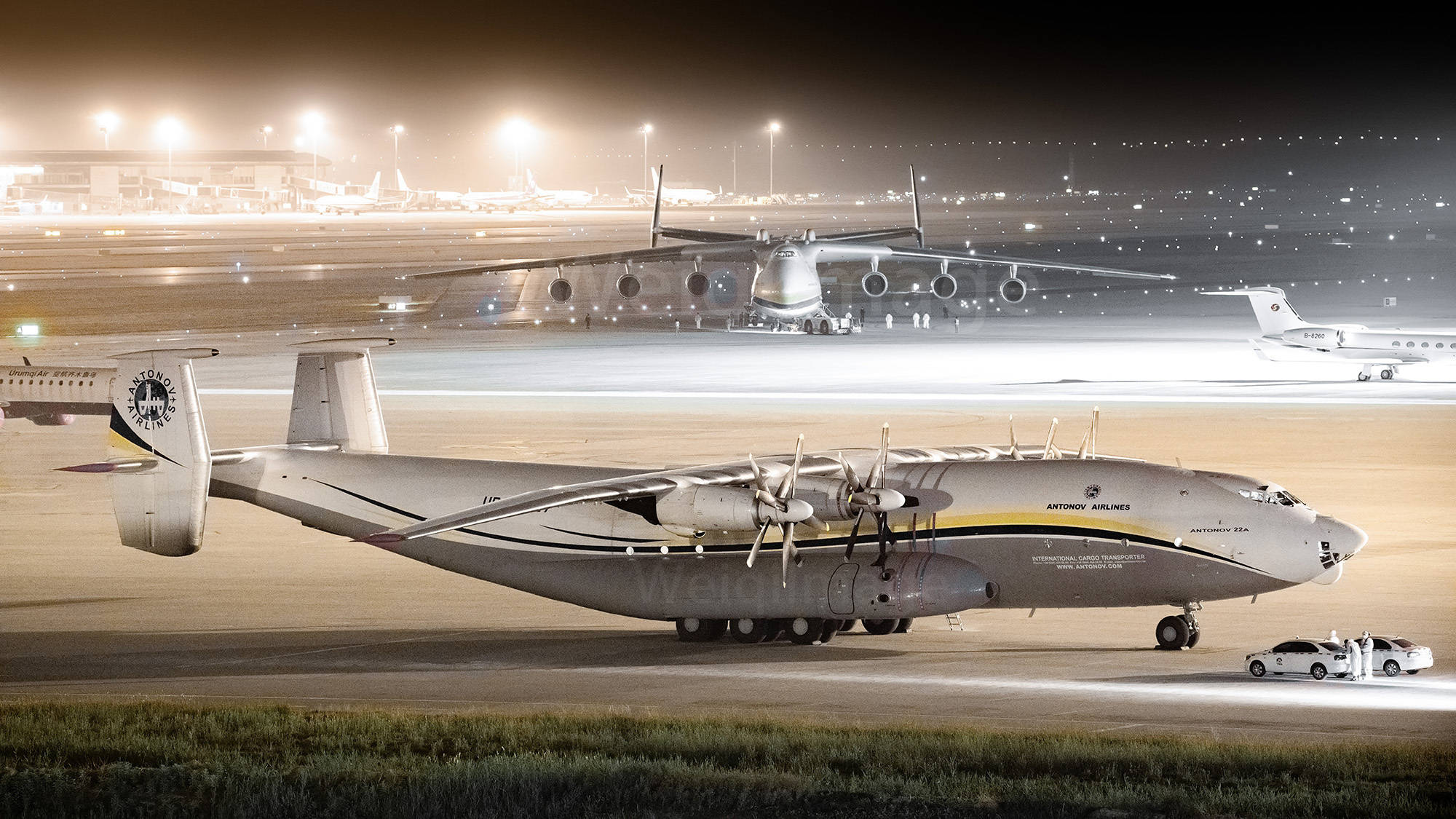 若在一年前,谁都不会想到世界上最大的喷气运输机安-225和世界上最大