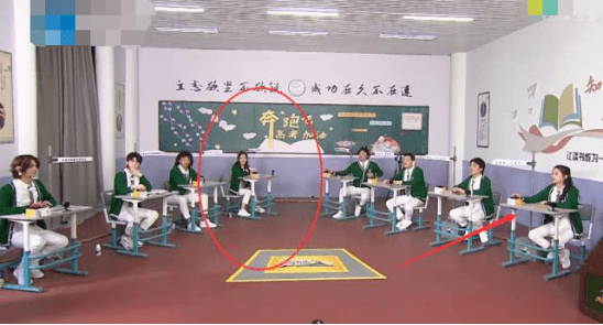 关晓彤▲婚纱装扮也比baby丑,《奔跑吧》关晓彤被排挤?与baby全程无互动
