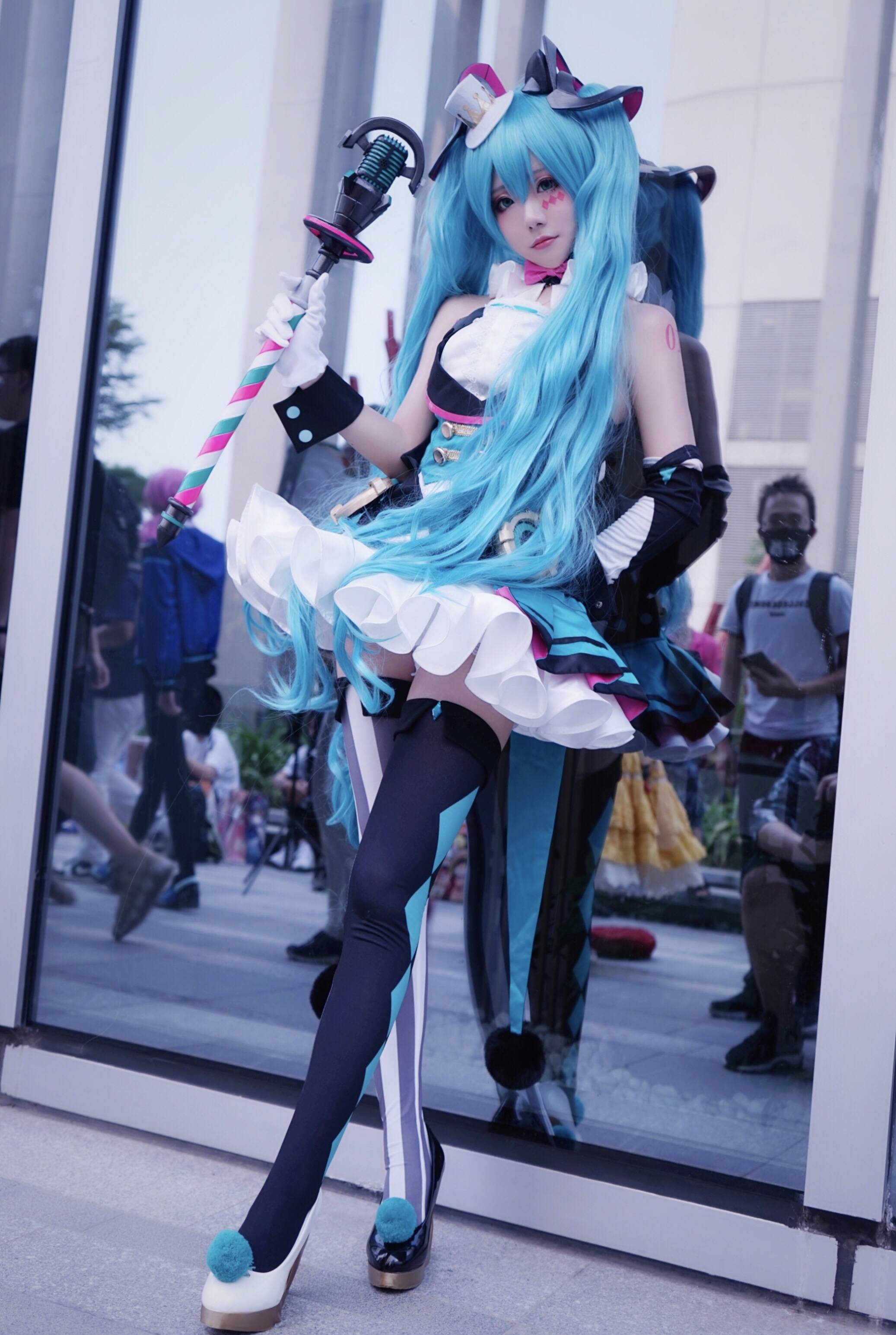 cosplay初音未来蓝途沉迷吸兔