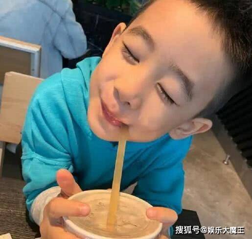 陈小春|突然问他什么是妒忌，还变得很安静陈小春曝Jasper当哥哥后有点抑郁