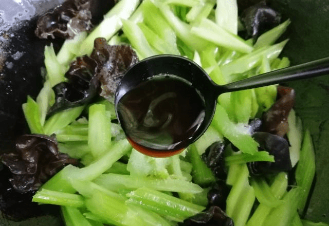 炒什么菜可以不放酱油 f0f08a9539c3488d83c157db986cfc04.png