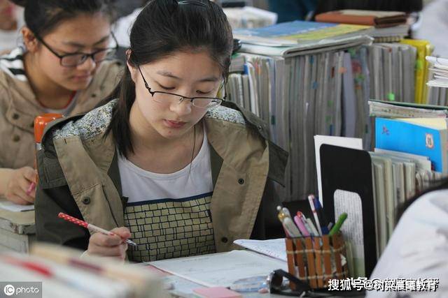 北大|看到他的笔记本，网友感慨：能考北大应该的北大722分状元