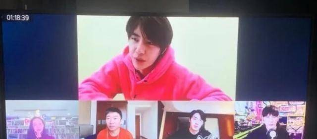 蓝极人口罩_戴口罩的人简笔画(2)