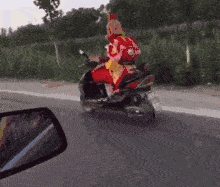 搞笑gif开心一刻:我的新舞伴,还不错吧?