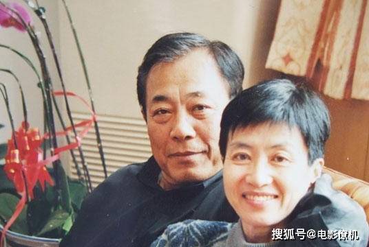 吴刚也是大家比较熟悉的大器晚成型的演员,他在91年就曾上过春晚,演