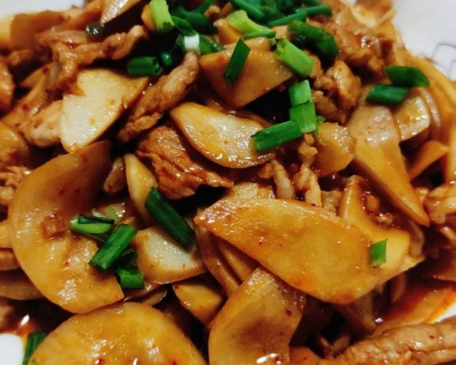 比肉好吃的杏鲍菇菜谱,杏鲍菇炒肉,简单美味营养,超级