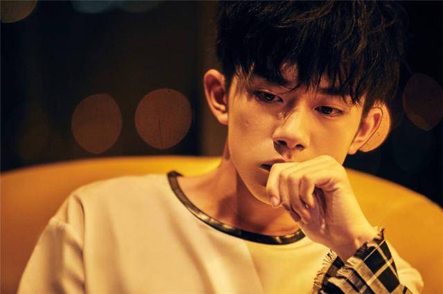 易烊千玺唱歌和王源对比 8d839c0aecc0421ca618405cc7cb6a0a.jpeg